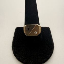 GOLD RING 10KT YELLOW GOLD, SIZE 10, .04ctw NATURAL DIAMOND, 9.8 GRAMS 