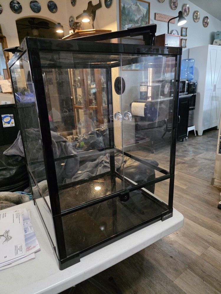 Reptile Tank 30 Gallon.