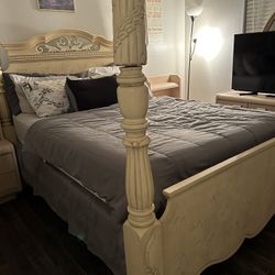 Wooden bedroom set With Two Nightstands, Mirror, Dresser