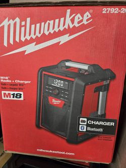 Milwaukee M18 Radio