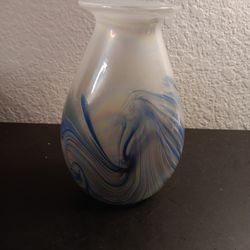 GORGEOUS NEW ART GLASS STUDIO 6" PULLED FEATHER IRIDESCENT VASE. 

