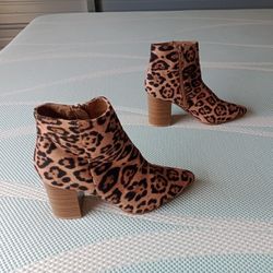 Fashion Boots size 7 for women