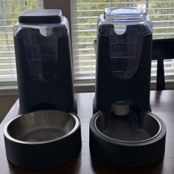 Dog/Cat Feeder