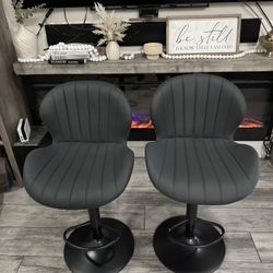 New Black Bar Stools Set Of 2 Adjustable ( 22 In To 31 In Tall) They Swivel 
