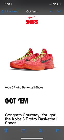 Kobe 6 - Reverse Grinches -  Size 5.5M/7W