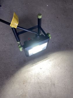 PowerSmith PWLS020H 2000 Lumen Portable LED Work Light with Metal Stand and Sealed Power Switch