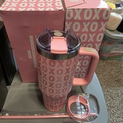 40 oz. Hogg XOXO Tumbler. Pink/White. 3pcs. 