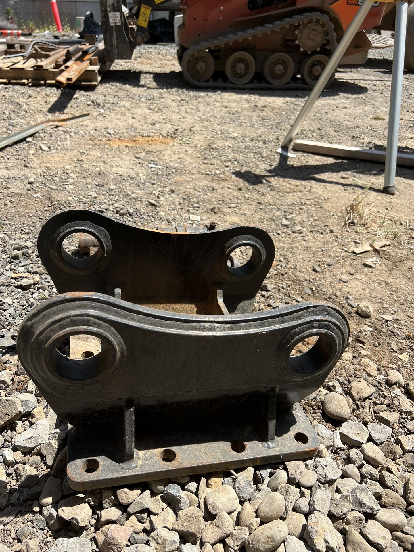 Trackhoe Excavator Pin Mounting Plate