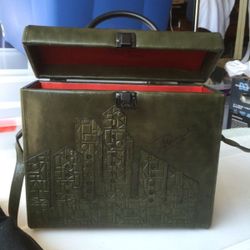 A Rowaguoli handbag Made in Italy