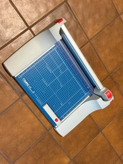 Dahle 440 Professional Premium Rotary Trimmer, 14" Cut Length, 30 Sheet Capacity, Self-Sharpening, Automatic Clamp, German Engineered Paper Cutter