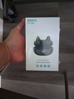 Clip On Wireless Headset, Color Black