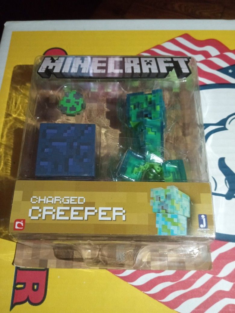 Minecraft Toy Charged Creeper Set