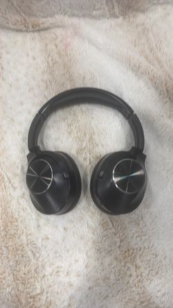 Headphone with noise cancellation