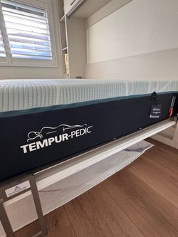 Tempur-Pedic Firm Queen mattress barely used