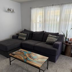 Beautiful, comfortable couch / sectional