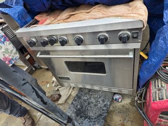 Viking 6 burner stove