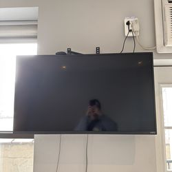Smart TV with wall mount and Roku