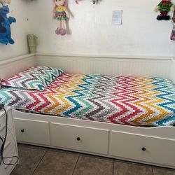 Cama en muy buen estado yo pague $700