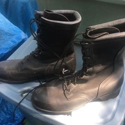 Nice leather military boots size 7 only $40 firm