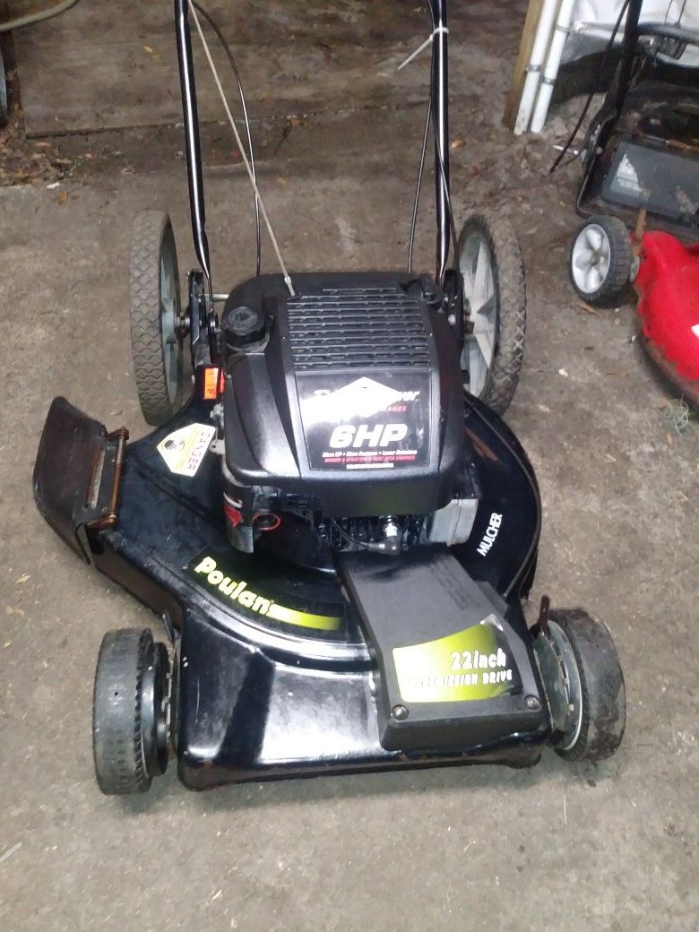 22 inch cut Poulan self-propelled lawn mower