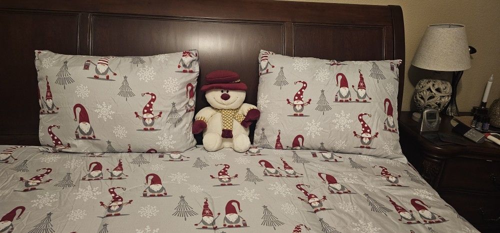 Brand New Queen Size Comforter With 2 Shams Set