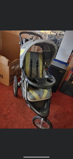 Baby stroller with built in speakers