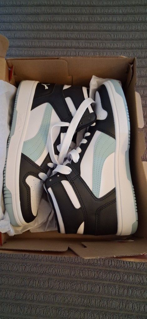 PUMA KIDS SNEAKERS SIZE 5C & 4.5c