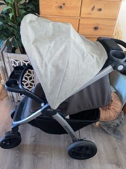 Chicco Bravo Full-Size Stroller – Excellent Condition – Large Canopy