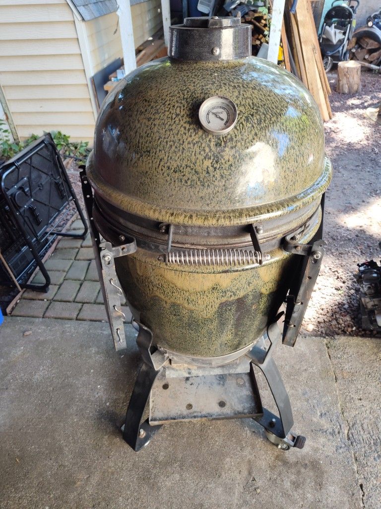 Bayou Classic Egg Ceramic Grill Smoker