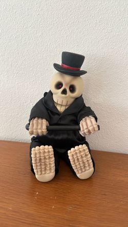 Vintage Gremmy Skeleton prop / putting on the Ritz
