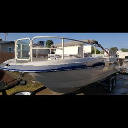 Bayliner Rendezvou Deck Boat