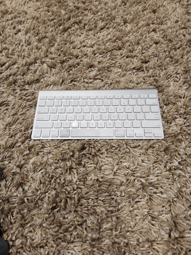 Apple Keyboard