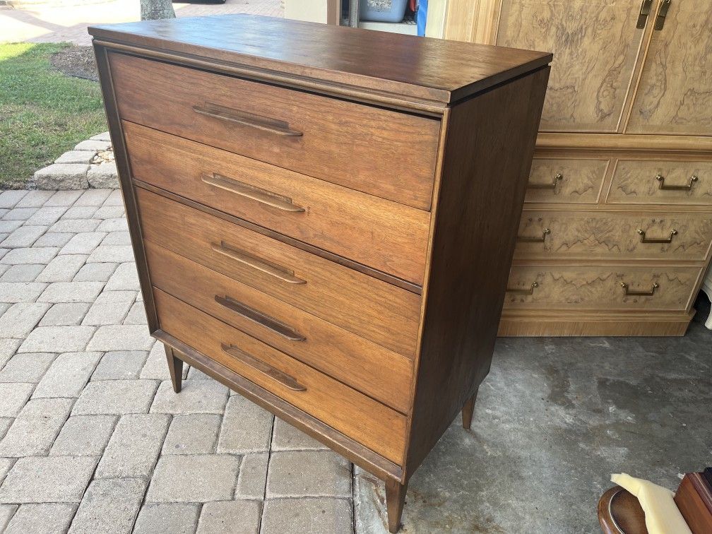 Mid Century Modern Basset Dresser 