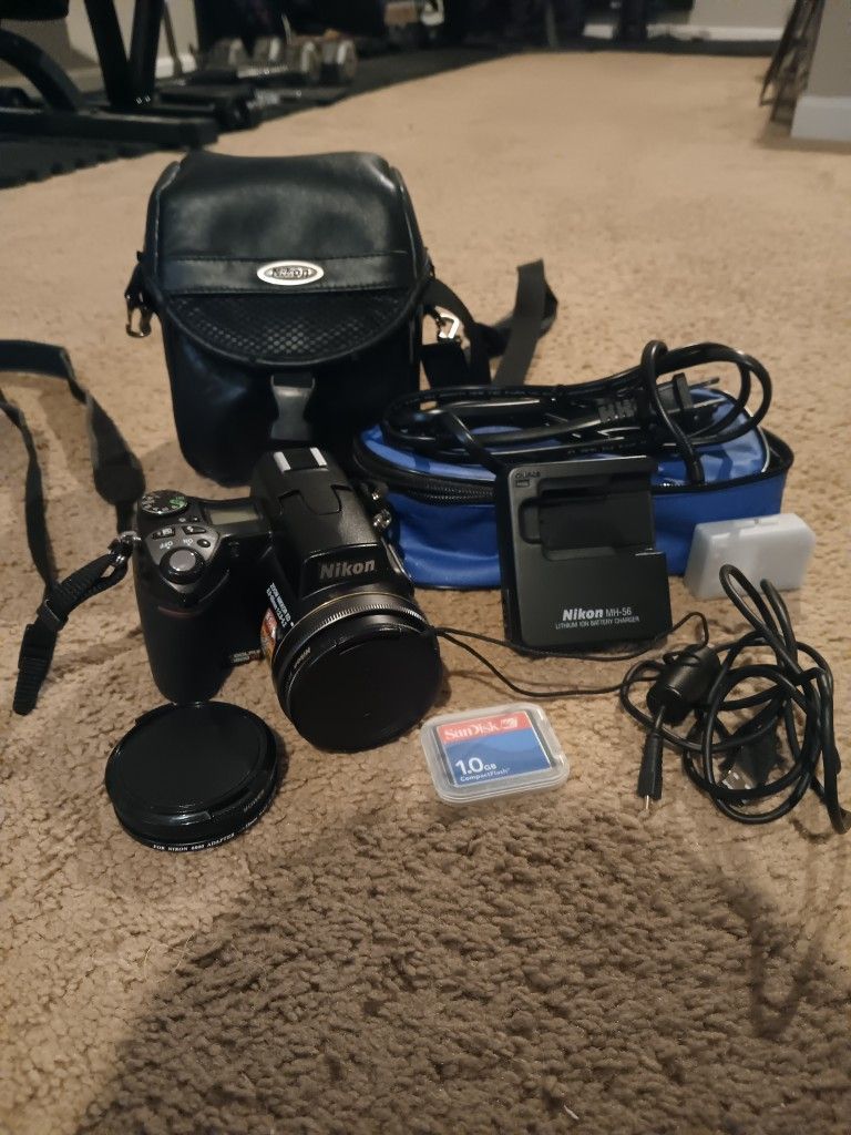 Nikon Coolpix 8800 VR Digital Camera Bundle