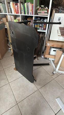 FREE BLACK GAMING DESK