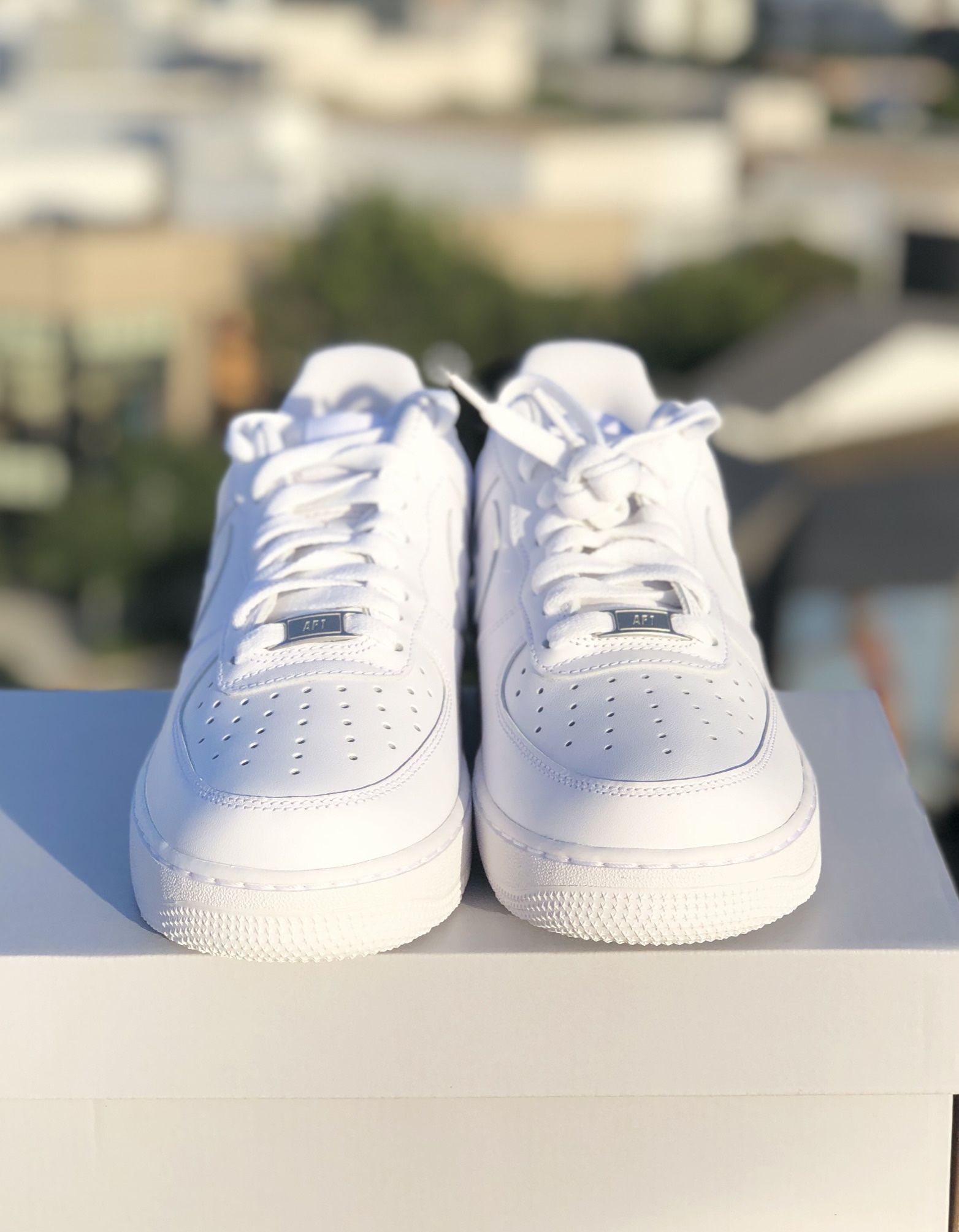 White Air forces 1 Lowtop🔥size: 6.5, 7, 7.5, 8, 8.5, 9, 9.5, 10, 10.5, 11,11.5, 12, 12.5, 13, 15