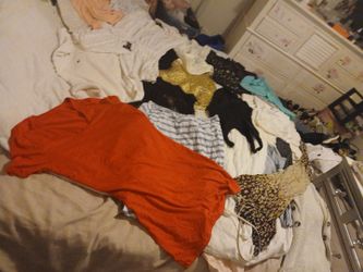 Small To Med CAPSULD WARDROBE, YOU get Costumd Jeselery Of Your Choice, 2 Pairs Of Shoes Of Your Choice,Or 2 Good Bags Of Your Choice, ALL $350