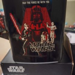 Star Wars 6-Can Mini Fridge 4L Capacity Thermoelectric Cooler Open Box 