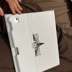 Como nueva sin rayones como nueva y incluye el case 