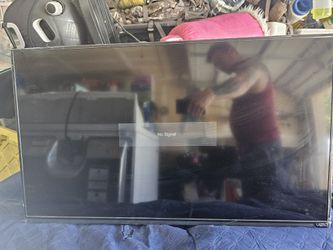 40" Vizio Tv E400i-B2 Model
WALL MOUNT ONLY