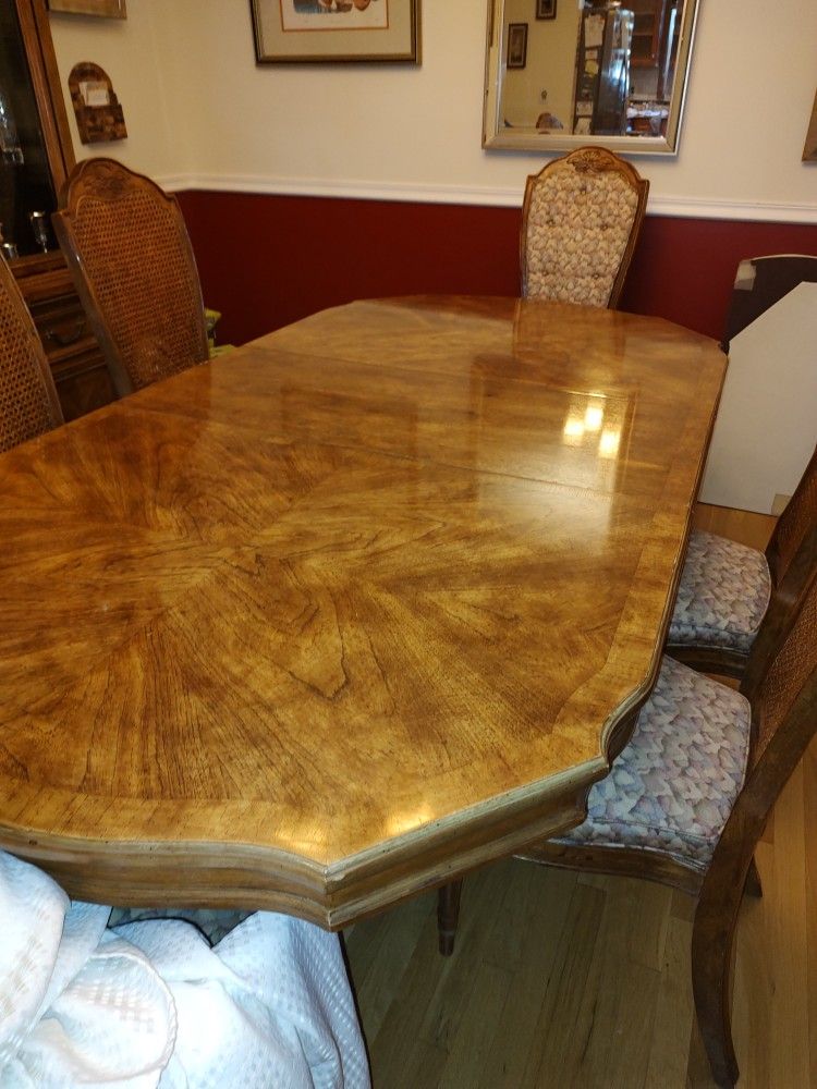 Dining Room Table With Breakfront And 6 Chairs