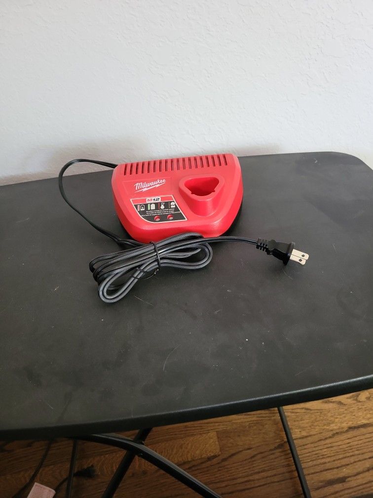 M12 Battery Charger