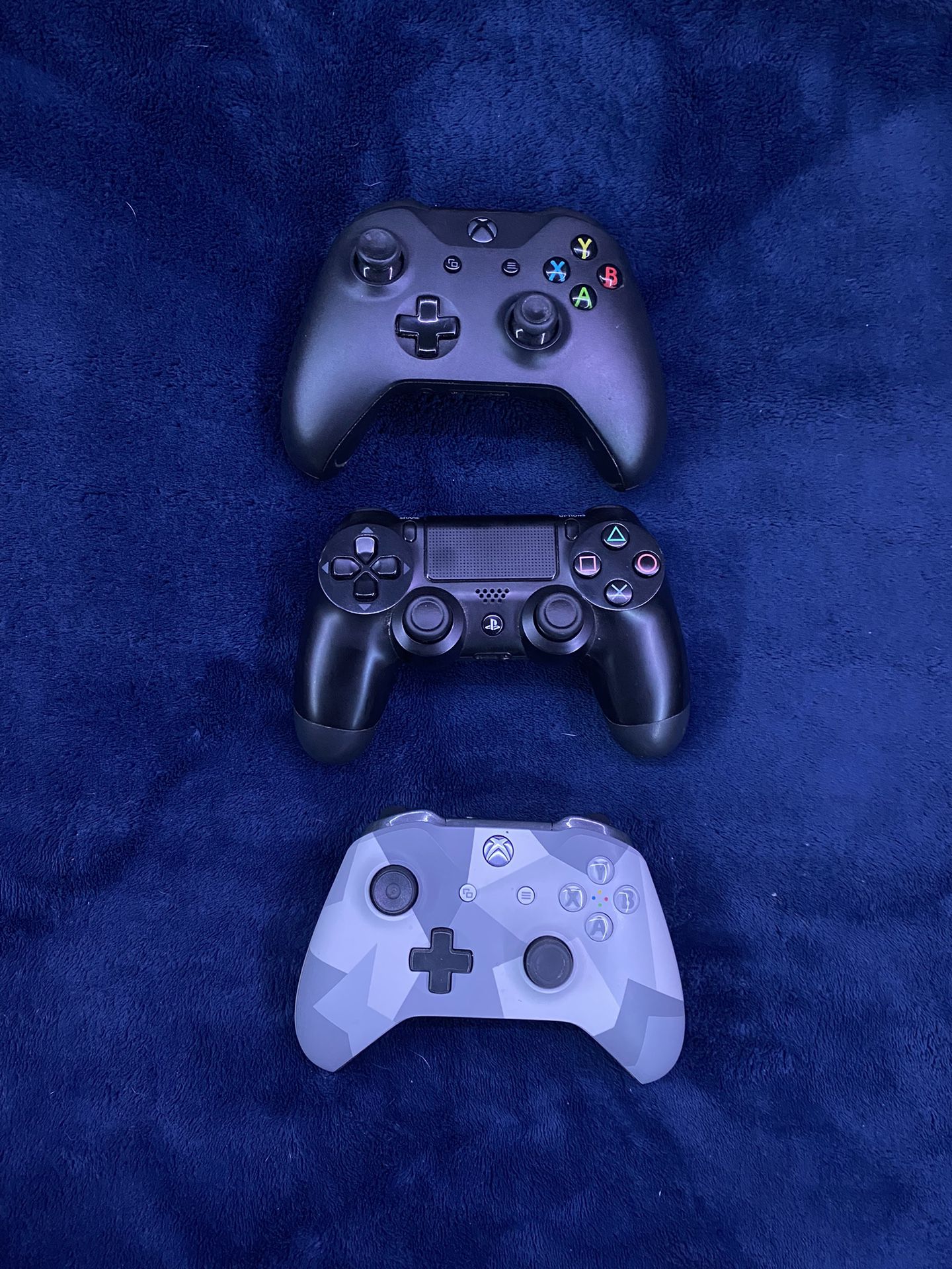 Selling 3 Controllers NEED GONE ASAP‼️