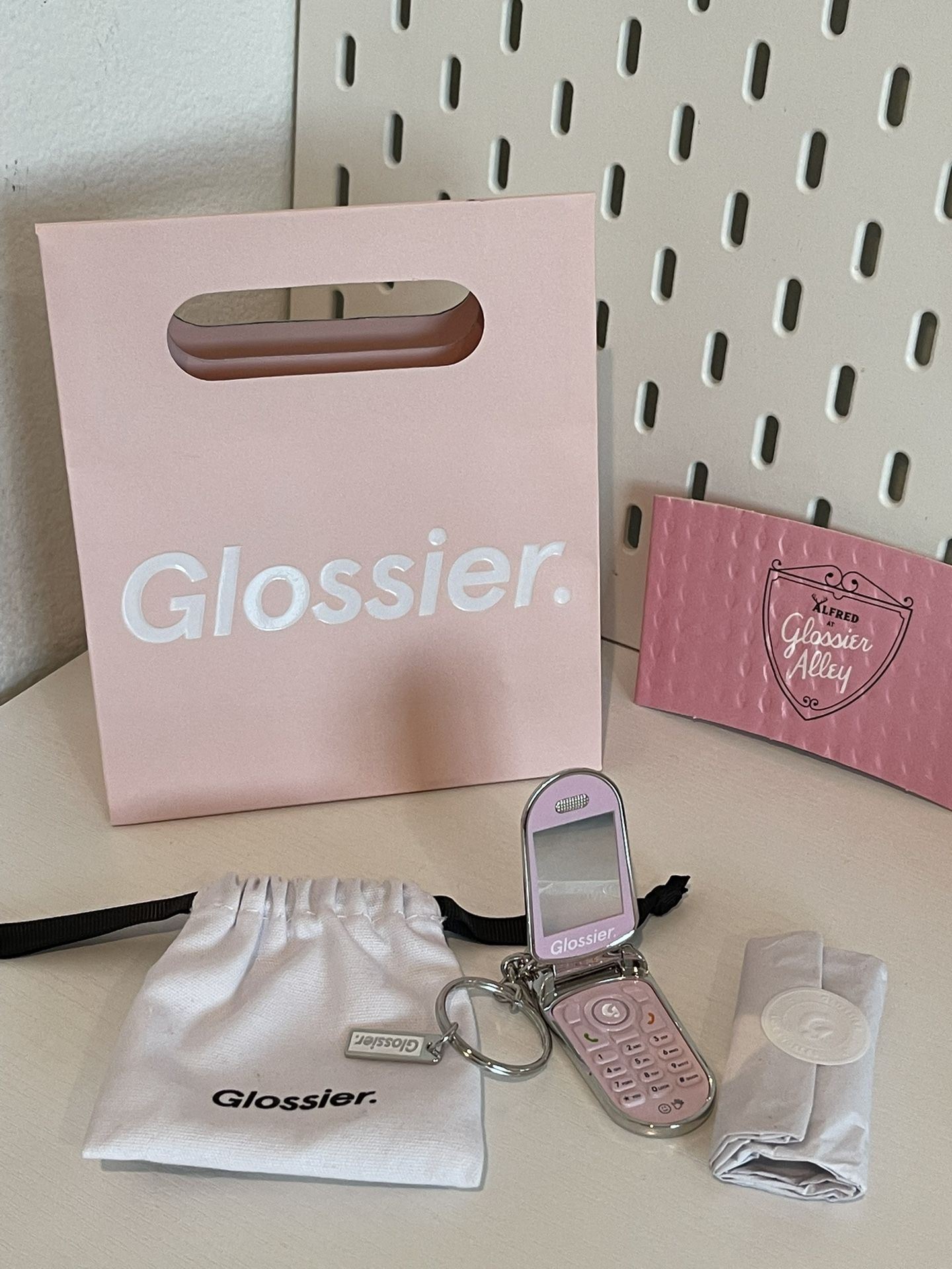 Glossier LA exclusive cell phone mirror keychain limited edition rare