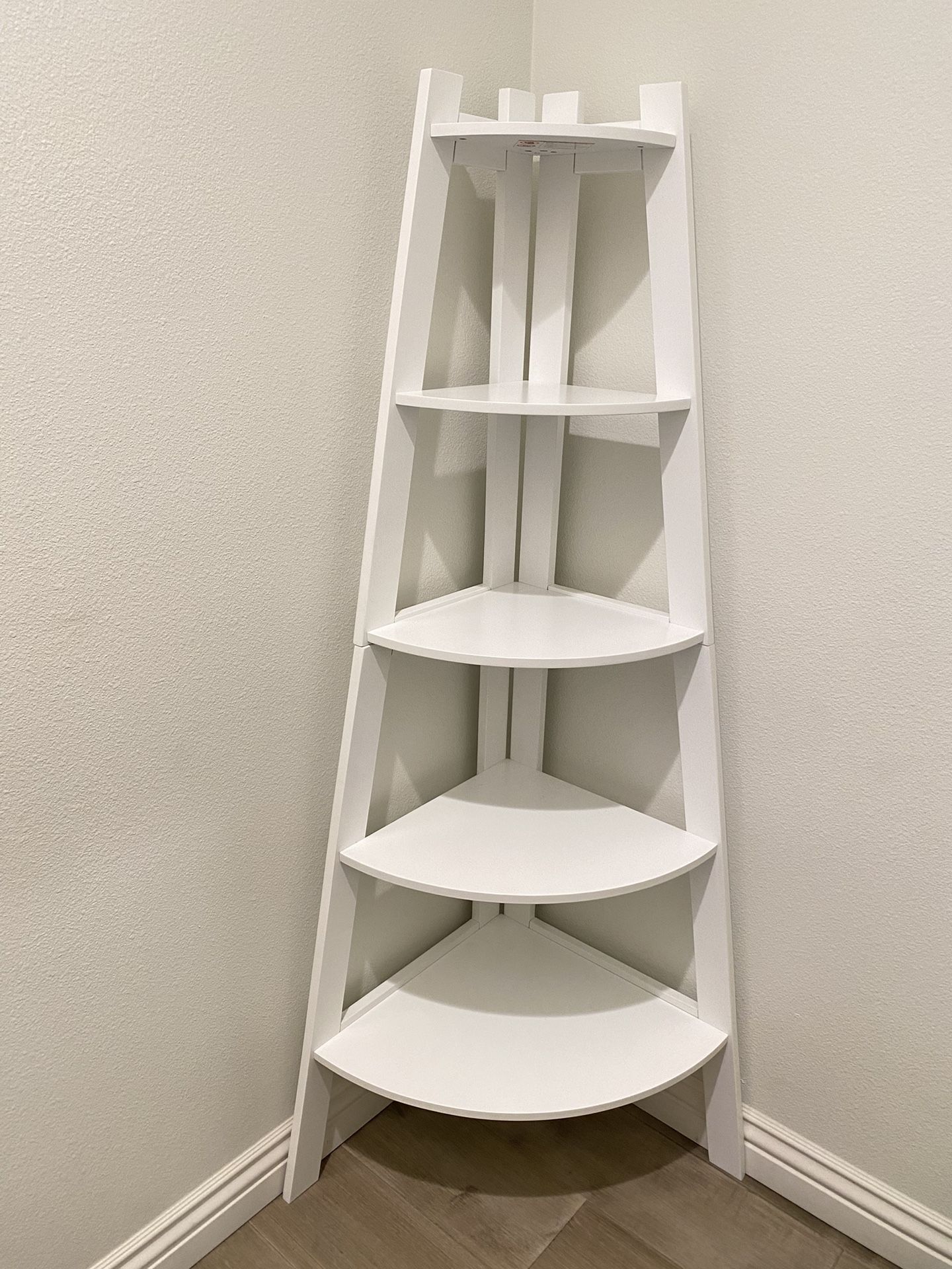 Used (Like-New) Home Accents Ladder Shelf -White-Wood