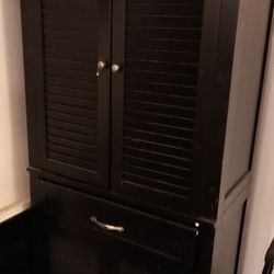 Beautiful Armoire .. Like NEW