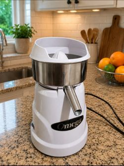 Omega  Commercial Electric Citrus Juicer