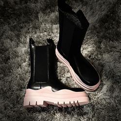 BOTTEGA VENETA Tire rubber-trimmed leather Chelsea boots