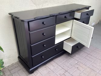 9  DRAWERS DRESSER