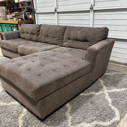 Ashley’s furniture, brown sectional Large Sectional Couch - Great Condition!